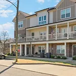 Holiday home Vibrant In The Nations With Garage Walk To Restaurants And Shops Nashville