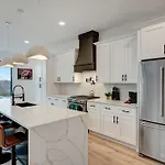 Holiday home Twin Homes Rooftop Deck Hot Tub Outdoor Kitchen