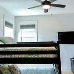 The Urban River - 4br Getaway Holiday home *