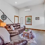 The Den At J-barn - Secluded Retreat Nashville