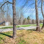 The Den At J-barn - Secluded Retreat Holiday home Nashville