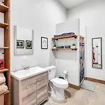 The Den At J-barn - Secluded Retreat