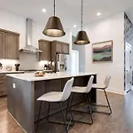 Holiday home West End Escape - New Build With Rooftop Views