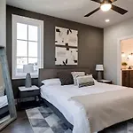 Holiday home West End Escape - New Build With Rooftop Views Nashville