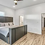 Johnny And June House - Walk To Bars Quick Uber To Downtown Holiday home