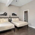 Gorgeous New Nash - Rooftop Views - Hot Tub Holiday home