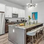 Nash Getaway - Private Rooftop Patio - Sleeps 12 *