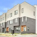 Nash Getaway - Private Rooftop Patio - Sleeps 12 * Nashville
