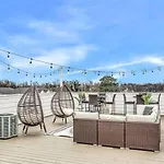 Apartment Nash Getaway - Private Rooftop Patio - Sleeps 12 Nashville