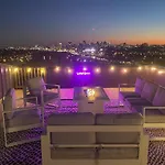 Rooftop Skyline Views - Private Hot Tub - Fire Pit Holiday home *