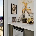 Rooftop Skyline Views - Private Hot Tub - Fire Pit Holiday home