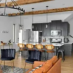 Holiday home Rooftop Skyline Views - Private Hot Tub - Fire Pit Nashville