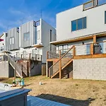 Rooftop Skyline Views - Private Hot Tub - Fire Pit