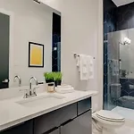 Honky Tonk Hangout - Minutes To Downtown - Rooftop Holiday home Nashville