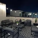 5 Min Uber To Downtown - 2 Car Gargage - Rooftop Holiday home