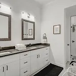 Sprawling Estate - Sleeps 16 Holiday home Nashville