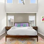 Large Marvel Themed 14ppl Spacious Townhome Holiday home Nashville