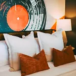 Grand Ole Nashville- Walk To Broadway & Honky Tonks! Apartment *