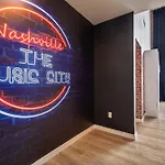 Grand Ole Nashville- Walk To Broadway & Honky Tonks! Apartment