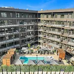 Skyline Nights Downtown Nash W/ Views, Pool, Gym