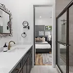 Holiday home 5br Rooftop Retreat 7 Min To Broadway *