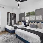 5br Rooftop Retreat 7 Min To Broadway Holiday home *
