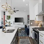 5br Rooftop Retreat 7 Min To Broadway Holiday home