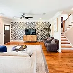 Holiday home Belmont And Broadway Great For Groups *