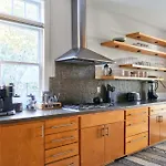 Chic 4br With Fenced Yard Walk To Dining Parking 5 Mins To Nissan Stadium Less Than 2 Miles To Broadway Workspace Parking 24 Hr Hospitality Great For Families Holiday home *