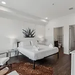 Chic For 8 In Desirable Gulch Neighborhood Holiday home Nashville