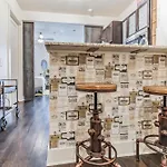 Holiday home Dream In Desirable West End *