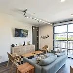 Gorgeous For 8 With Rooftop & Gym Near Dt Apartment Nashville