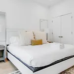 Illume 407 Apartment