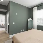 Apartment With Free Parking, 3 Miles Downtown, Near Restaurants *