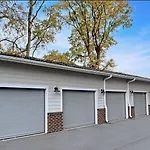 Landing Modern 1Bd Pool Gym