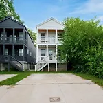 Downtown Oasis Sleeps 12 And 1 And A Half Miles To Broadway