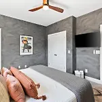 Vibrant In The Nations With Garage Walk To Restaurants And Shops Nashville