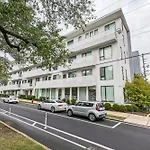 Trendy Apt For 8 In Highly Walkable Neighborhood