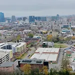 Stellar Condo Sleeps 4 10 Mins From Broadway