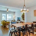 Side By Side Townhomes In East *