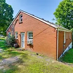 7 Mi To Dtwn Apt With Spacious Yard In Nashville