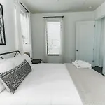 Couple's Retreat Near Vanderbilt Holiday home *