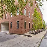 1 Bdr Loft Near The Parthenon
