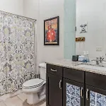 Holiday home Dream In Desirable West End *