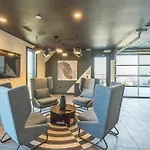 Gorgeous For 8 With Rooftop & Gym Near Dt Apartment
