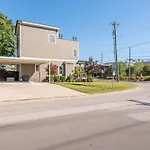 Walkable Nations Retreat Rooftop & Near Broadway