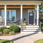 Holiday home Walkable Nations Retreat Rooftop & Near Broadway Nashville