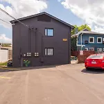 Dolly Apt On Music Row