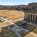 Stylish Midtown Condo Near Vanderbilt & Parthenon