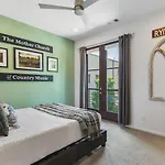 Holiday home Rooftop Patio With Parking Walk To Belmont And 12 South *
